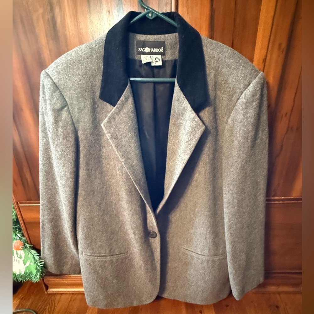 Sag Harbor Gray Blazer with Black Collar